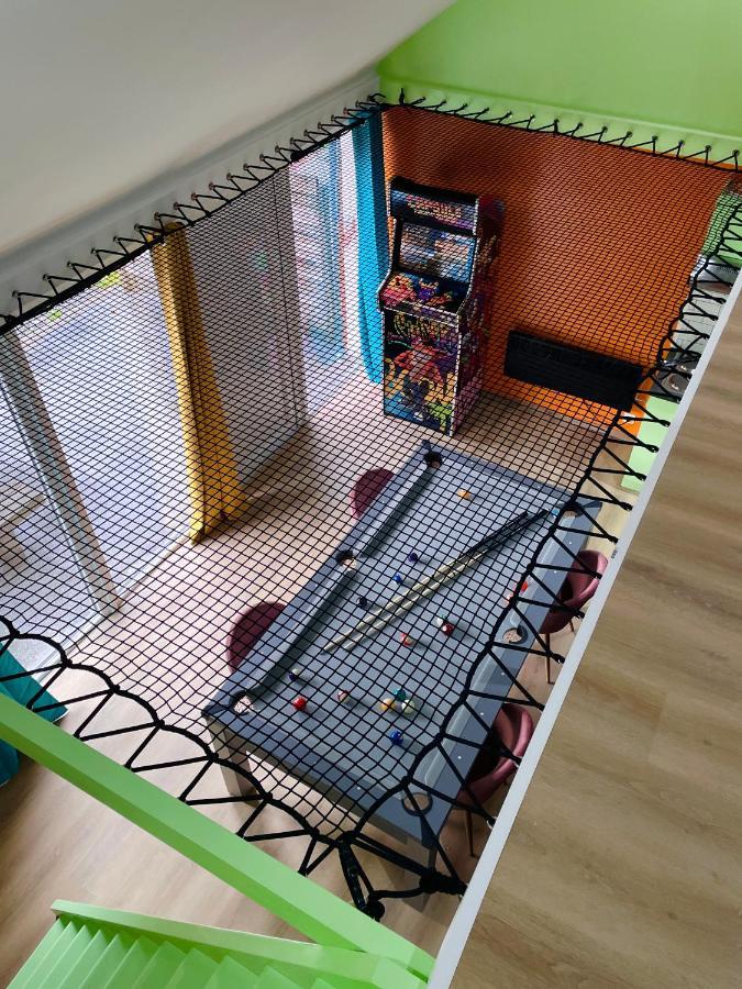 Capsule Forever Young - Jacuzzi - Sauna - Billard - Arcade De Jeux - Netflix & Home Cinema - Ping Pong Hastiere-par-dela Extérieur photo