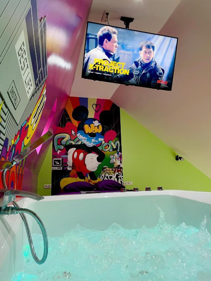 Capsule Forever Young - Jacuzzi - Sauna - Billard - Arcade De Jeux - Netflix & Home Cinema - Ping Pong Hastiere-par-dela Extérieur photo