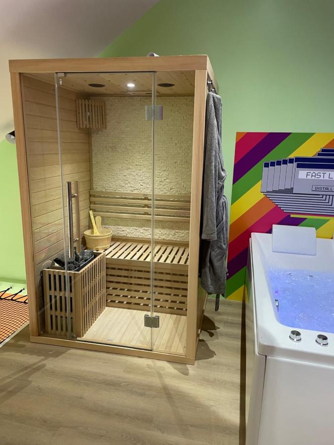 Capsule Forever Young - Jacuzzi - Sauna - Billard - Arcade De Jeux - Netflix & Home Cinema - Ping Pong Hastiere-par-dela Extérieur photo