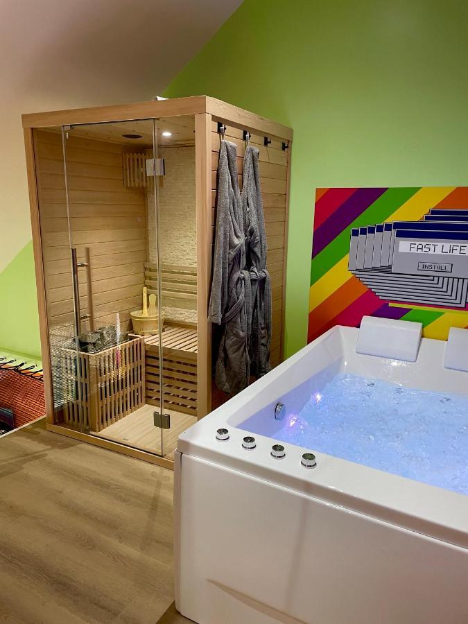 Capsule Forever Young - Jacuzzi - Sauna - Billard - Arcade De Jeux - Netflix & Home Cinema - Ping Pong Hastiere-par-dela Extérieur photo