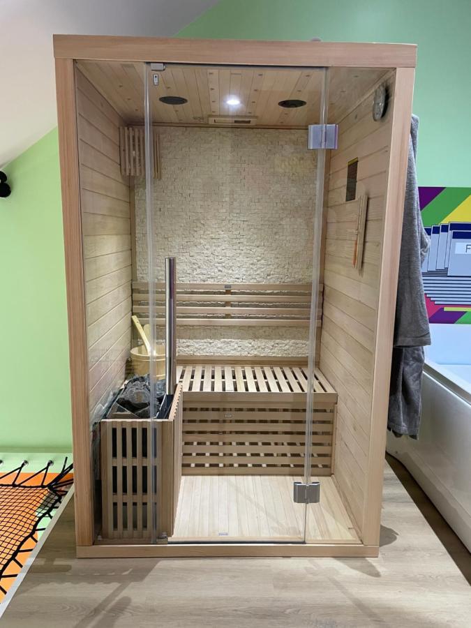 Capsule Forever Young - Jacuzzi - Sauna - Billard - Arcade De Jeux - Netflix & Home Cinema - Ping Pong Hastiere-par-dela Extérieur photo